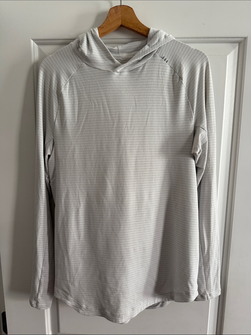 lululemon athletica Light Gray Hooded Long-Sleeve Shirt